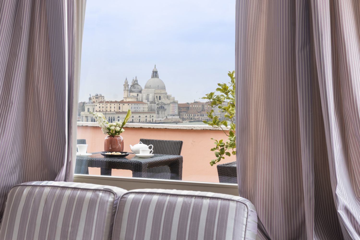 Top Floor Junior Suite Lagoon View - Terrace